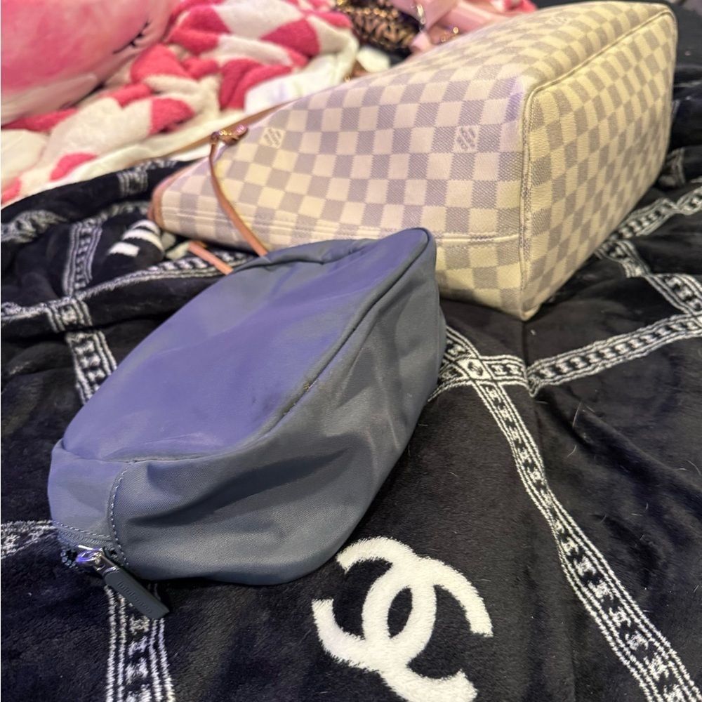 Lulu lemon  pouch/ make up bag blue/gray - Picture 4 of 7